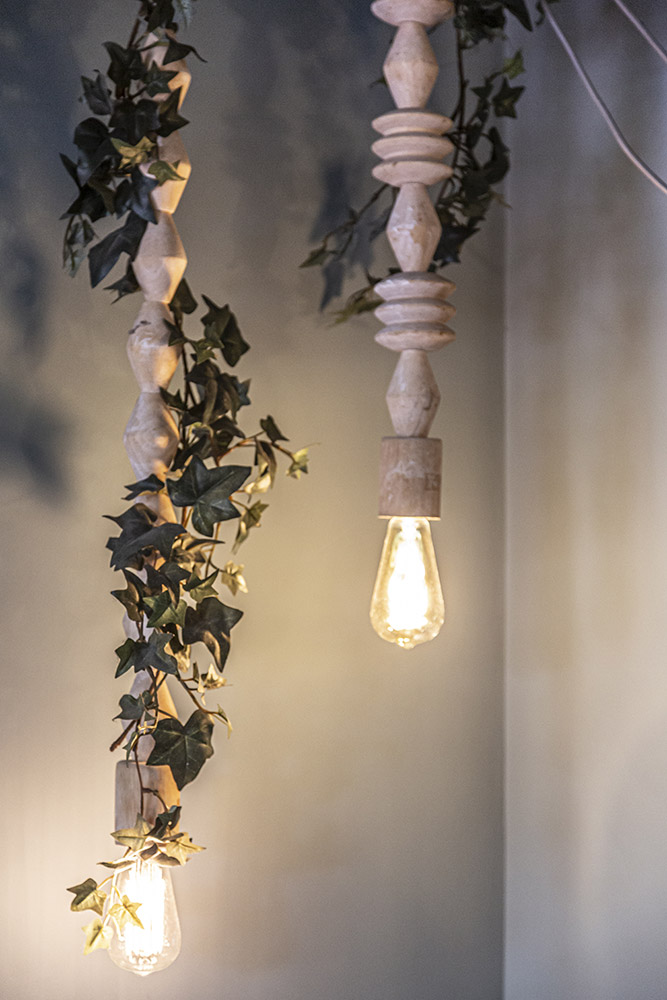 Lampade Edison ed edera sospese
